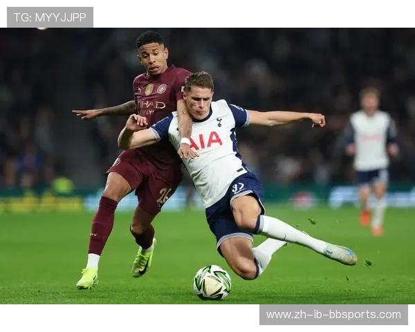 英超球员防守时出现拉裤子的趣闻及反应